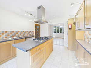 Kitchen/Breakfast Room- click for photo gallery